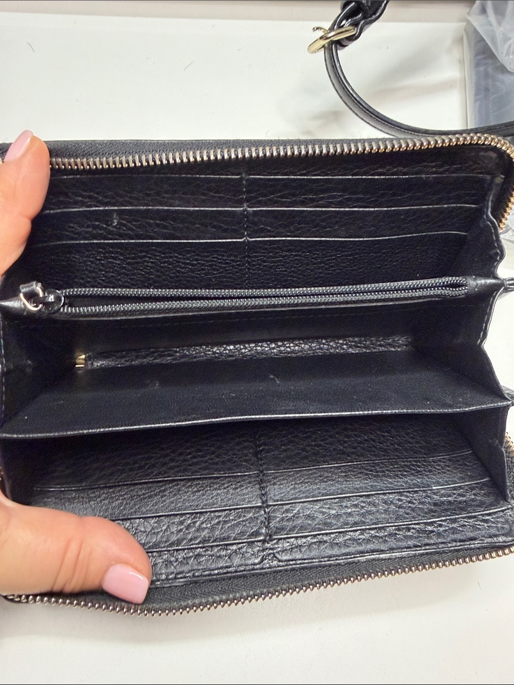 Gucci Black Embossed GG Leather Wallet - Picture 5 of 8